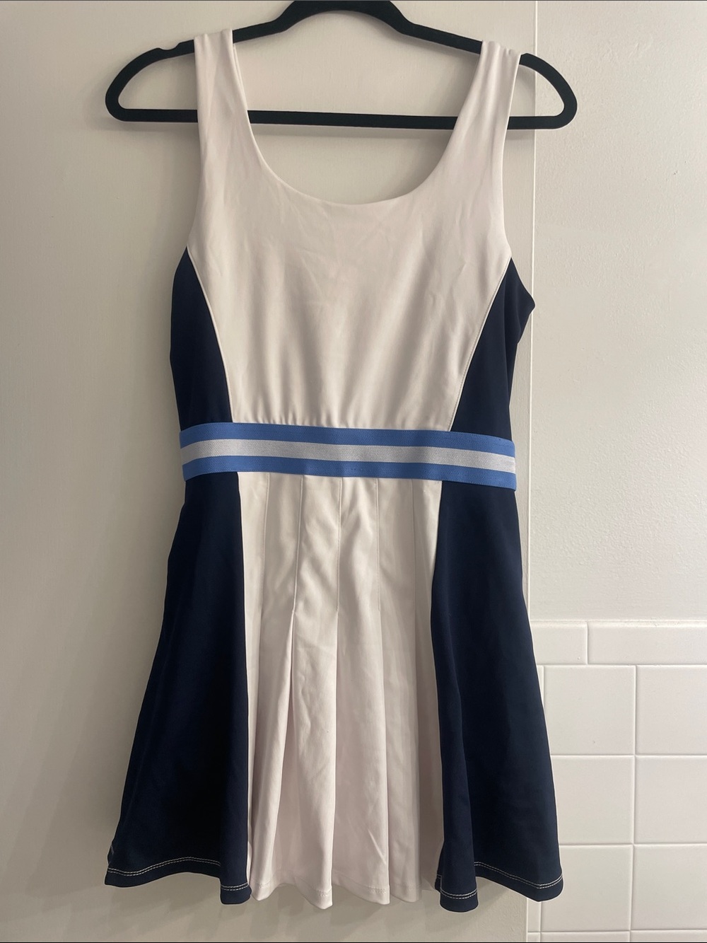 Jessica Simpson White and Navy Fit-and-Flare Dress with Blue Stripe Waist